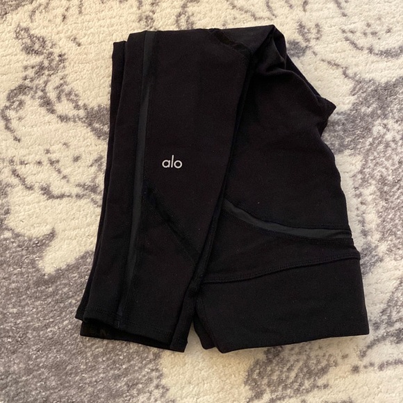 ALO Yoga Pants - Alo black leggings - used